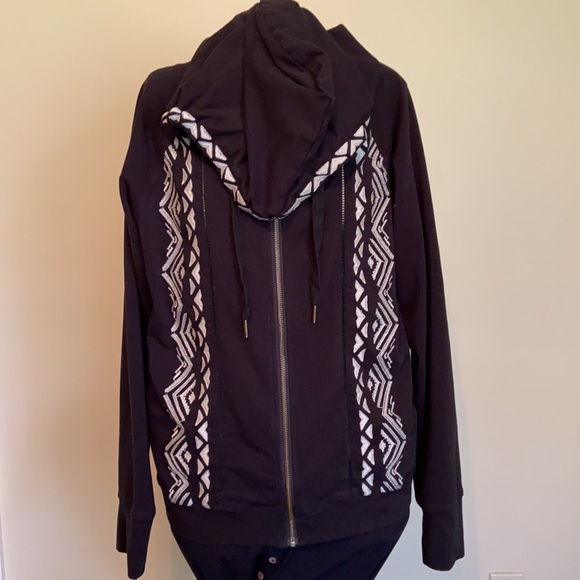 Black hooded jacket with beautiful embroidery - Picture 2 of 4